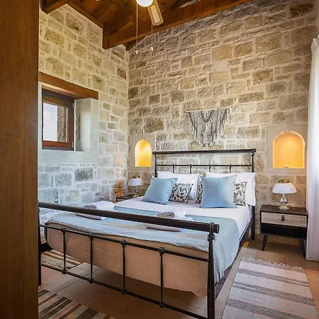 Oia Residence, Private And Peaceful Villa *