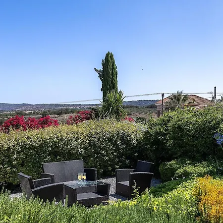 Oia Residence, Private And Peaceful Villa Erfoi